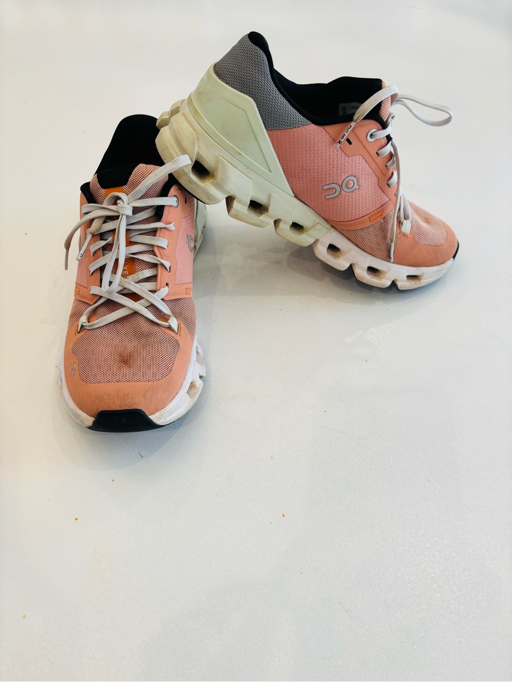 On Running Cloudflyer 4 Women's Peach and White Athletic Shoes size 8.5 - Picture 3 of 12